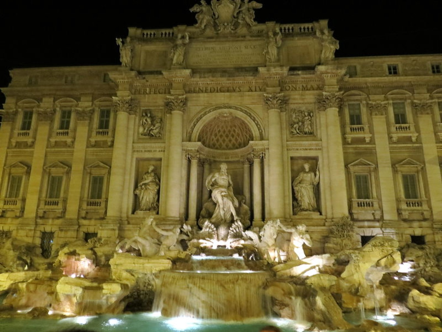 Найдивніші місця світу, куди туристи кидають монетки "на щастя"