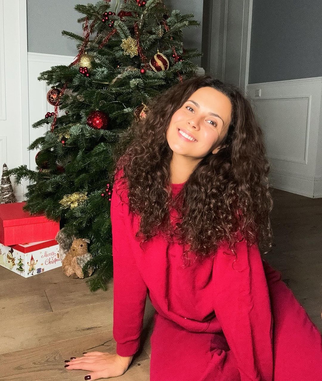 "Миру на землі і в серці". Осадча, Ребрик та інші зірки зворушливо привітали українців із Різдвом