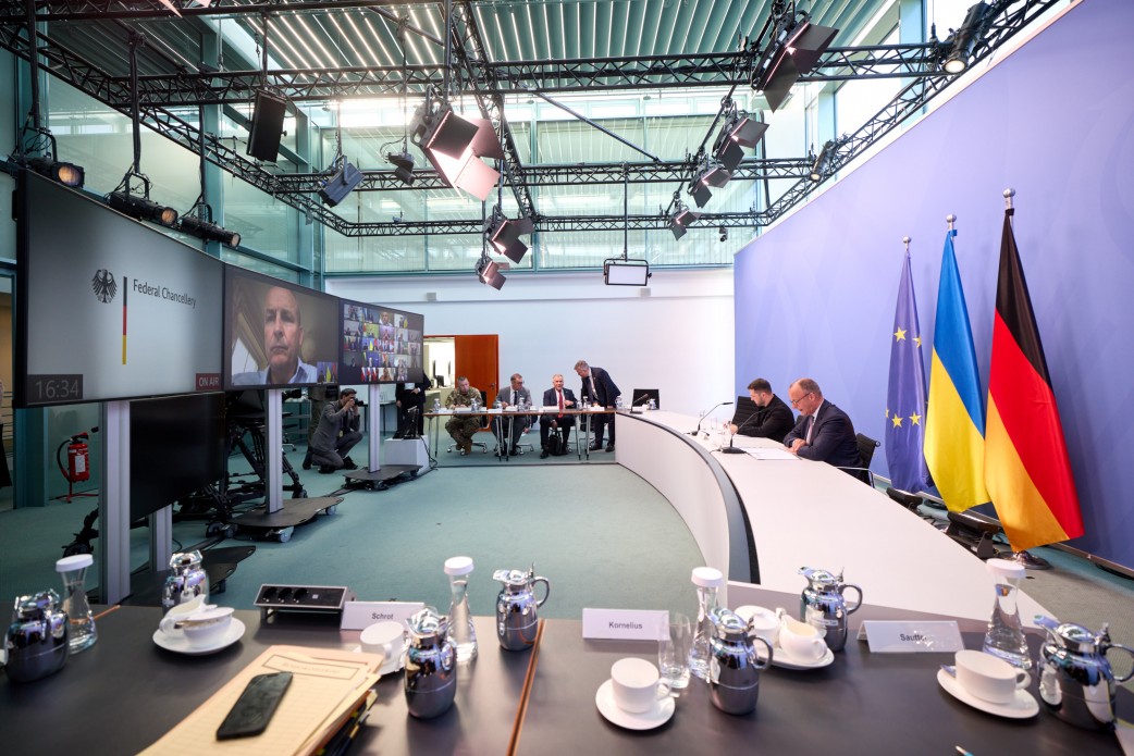 В очікуванні Аляски. Три сценарії для України після переговорів Трампа і Путіна