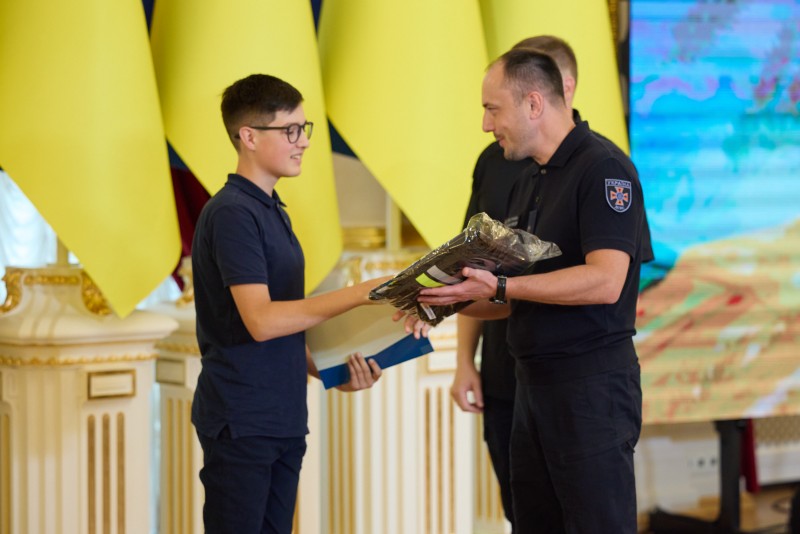 В Мариинском дворце наградили детей-спасателей, которые приближают победу: подвиги юных героев