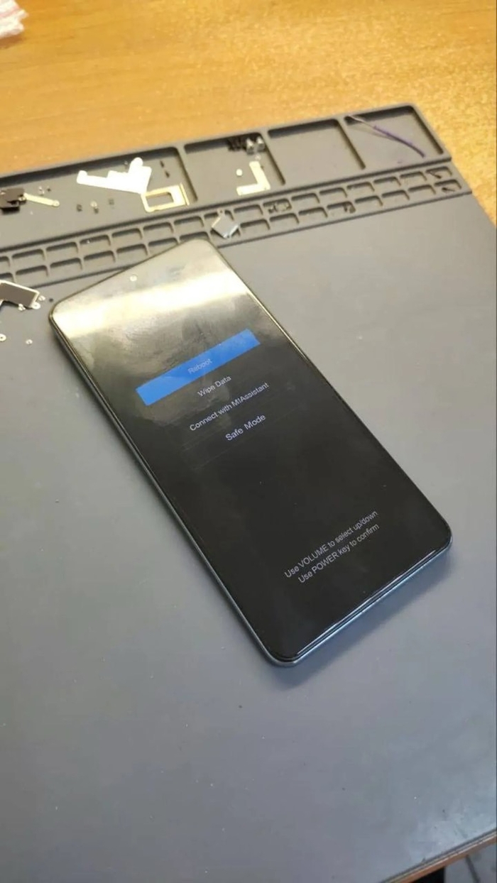 Телефони Xiaomi по всьому світу перетворюються на "цеглу": що трапилось