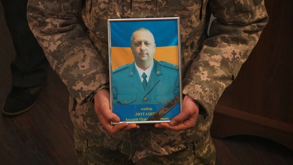 "Сердце чувствовало": родители Андрей Люташина рассказали, как сын направил истребитель на колонну оккупантов