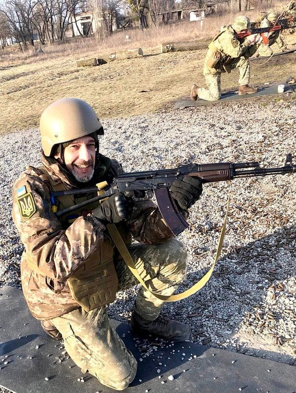 Семья Максима Нелипы не может установить памятник на его могиле: брат ведущего забил тревогу