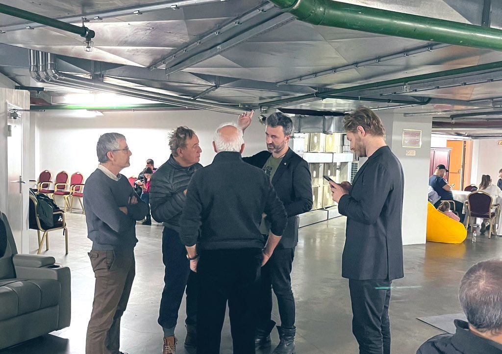 Боррель, який досі перебуває у Києві, провів ранок у укритті через атаку РФ