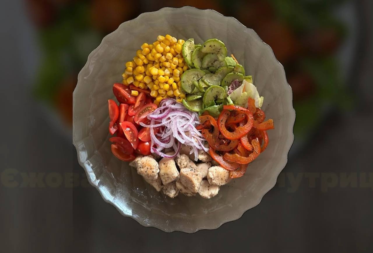 Не тільки смачні, а й корисні: 5 рецептів сезонних салатів для обіду чи вечері