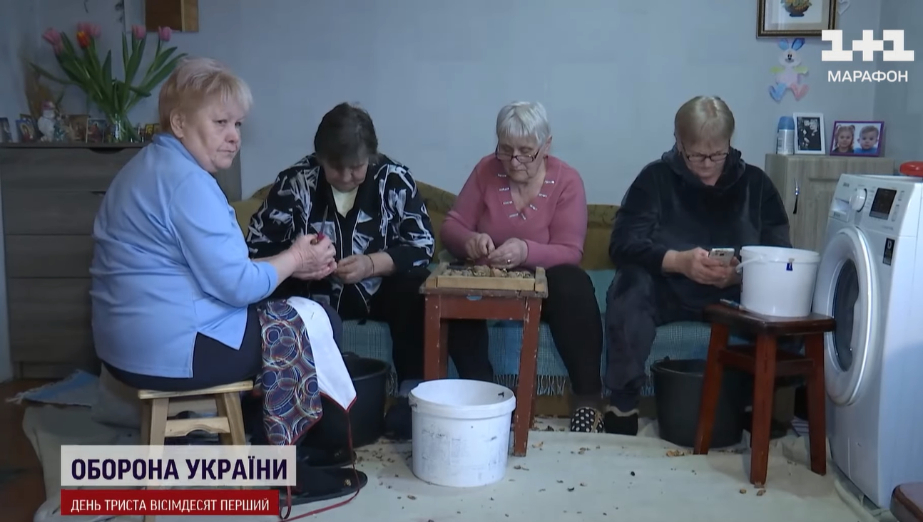 Помогают выстоять в самом "аду": украинские пенсионеры отправляют ВСУ особенные подарки