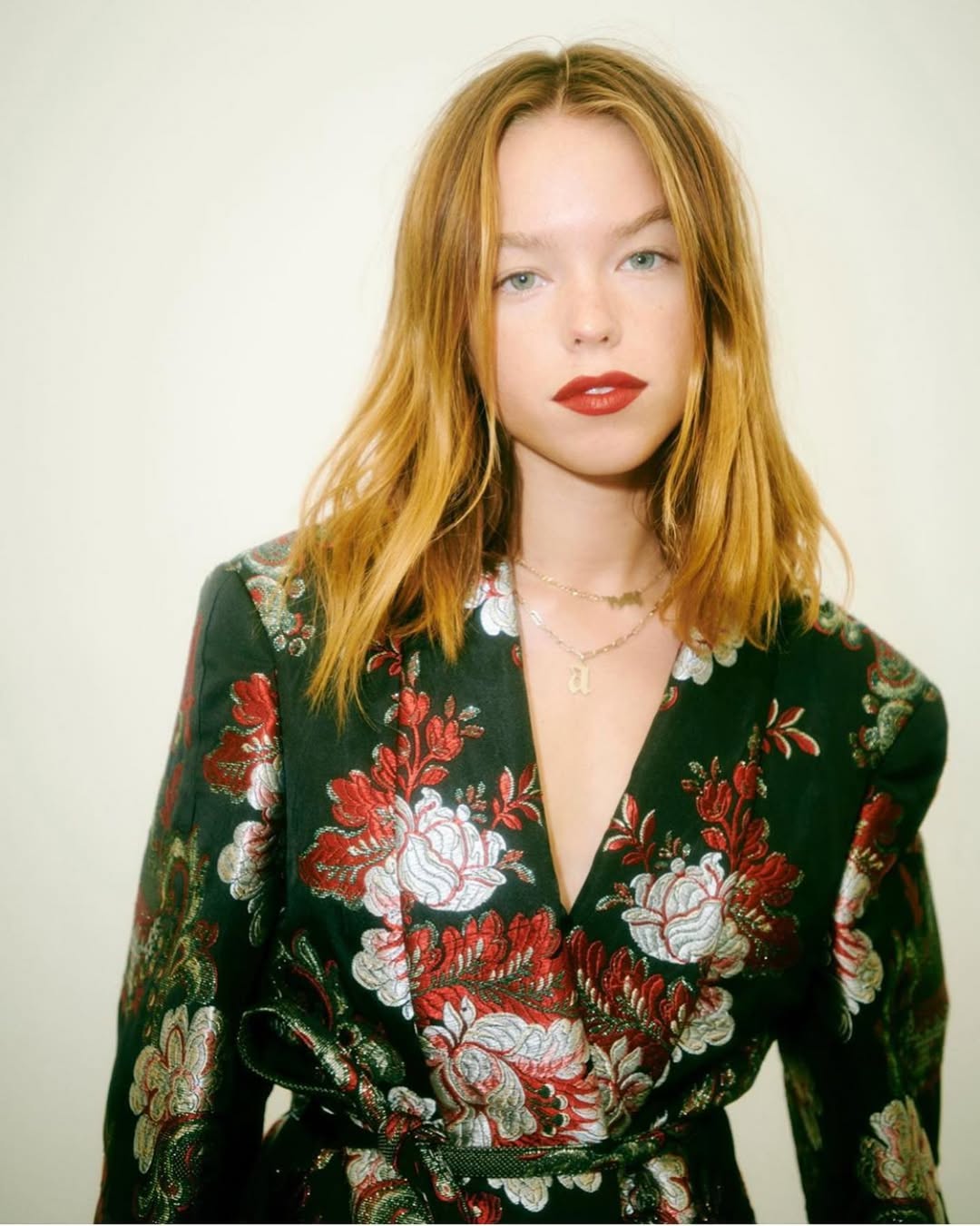 Как в реальной жизни выглядит актриса, сыгравшая Рейниру Таргариен в сериале "Дом Дракона"