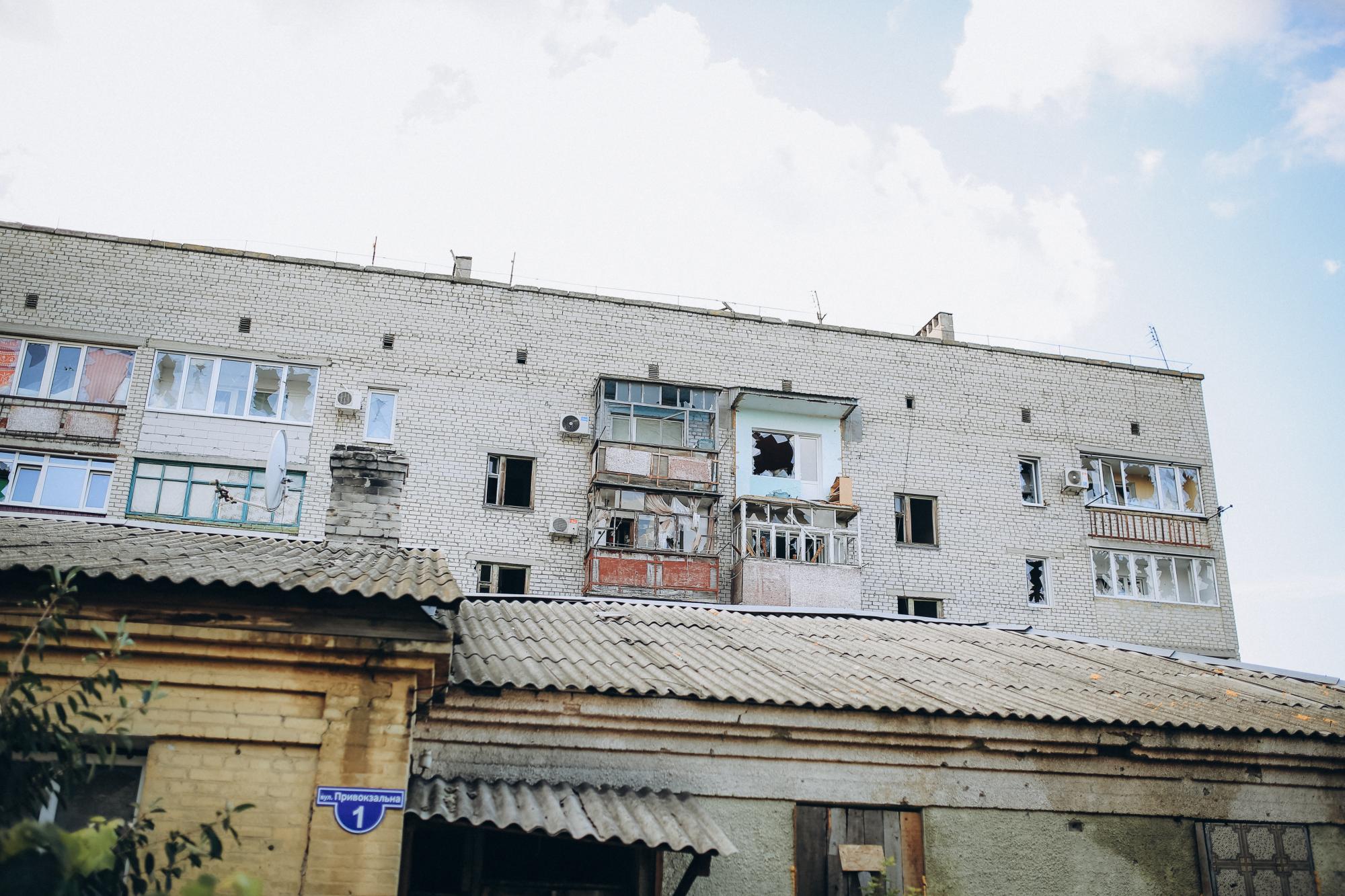 "Росіяни носили білизну ЗСУ, а, тікаючи, знімали форму". Репортаж зі звільненого Лиману