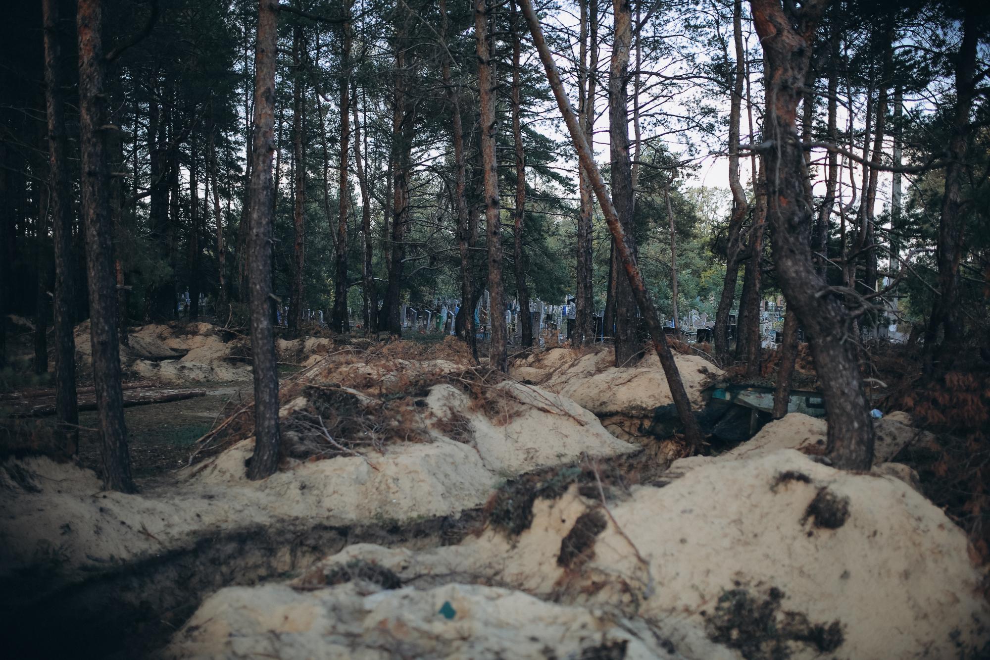 "Росіяни носили білизну ЗСУ, а, тікаючи, знімали форму". Репортаж зі звільненого Лиману