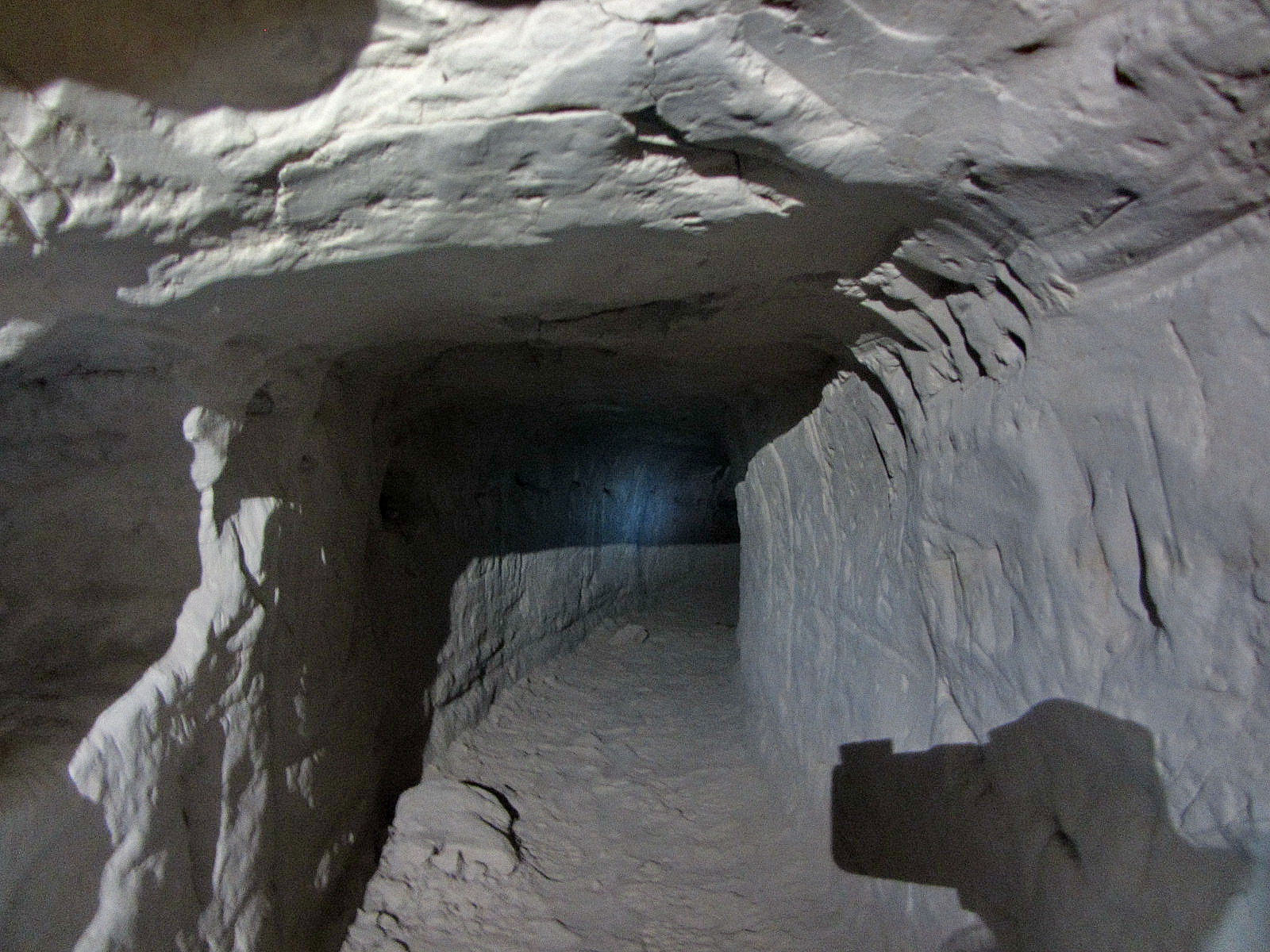 У Києві знайшли печери дохристиянського періоду: захоплюючі фото