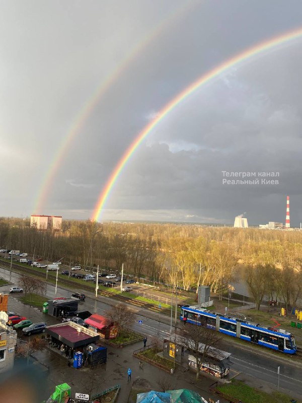 Над Києвом простяглася неймовірна подвійна веселка: мальовничі світлини