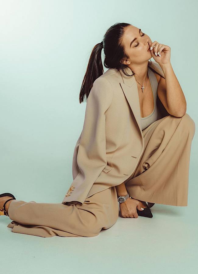 10 найгарячіших образів дружини Олександра Усика: око не відірвати