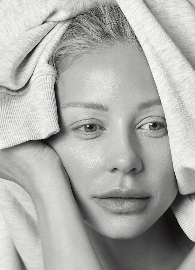 Тіна Кароль показала спектр емоцій на гарячих чорно-білих фото