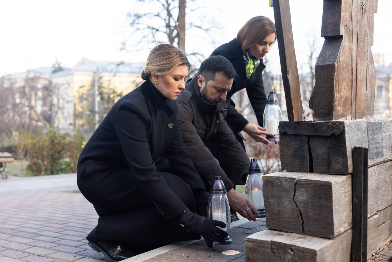 Какой семейный лук выбрали Зеленские в день памяти о погибших в годовщину Революции свободы