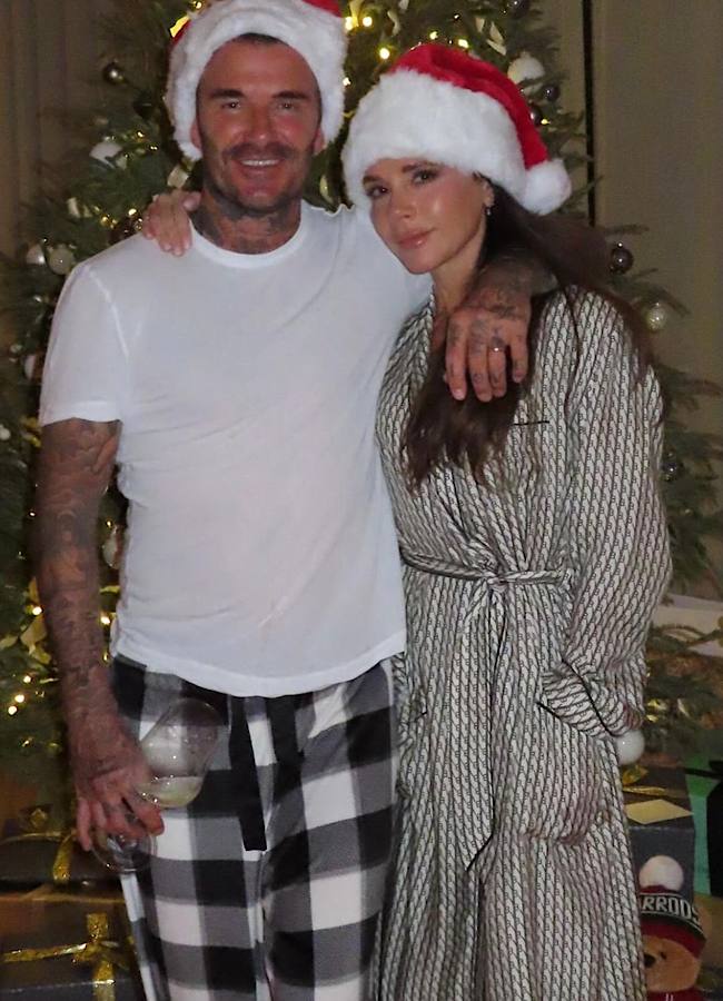 Виктория Бекхэм показала, как празднует Рождество в кругу семьи (фото)