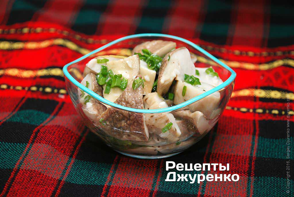 Кулинар поделился быстрым рецептом маринованых грибов: сразу к столу!