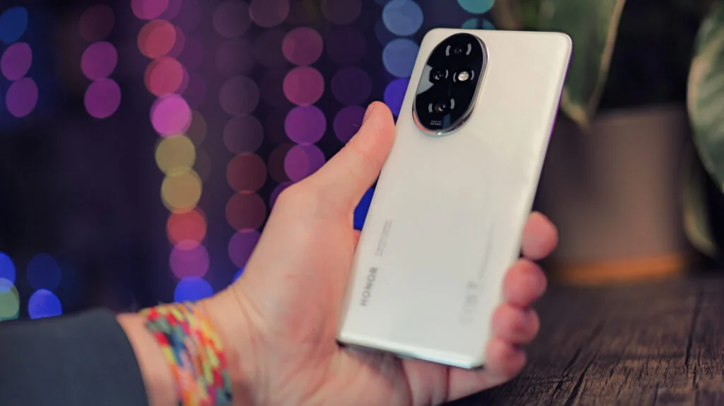 Идеальный баланс цены и качества. Топ-8 смартфонов среднего класса в 2024 году