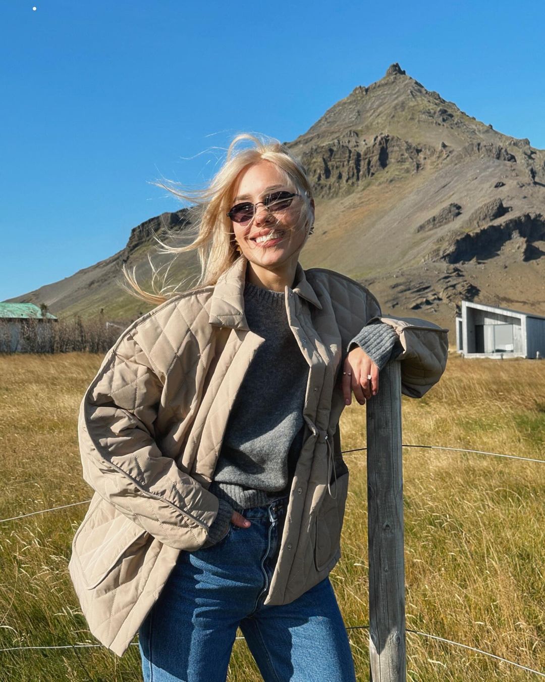 Яка модель жіночої куртки не виходить із моди: фото стильних образів на кожен день