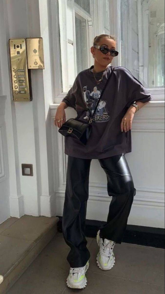 Стиліст розповіла, як правильно підібрати шкіряні брюки, щоб залишатися у тренді