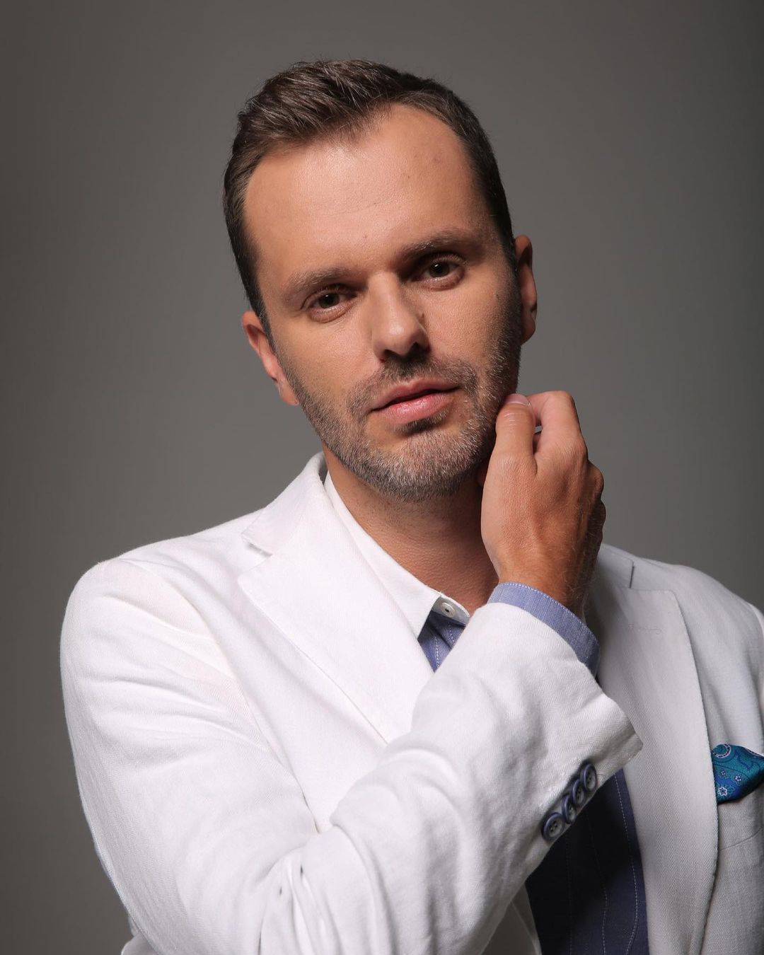 Учасник "Холостячки" вперше показав фото своєї "мудрої" коханої