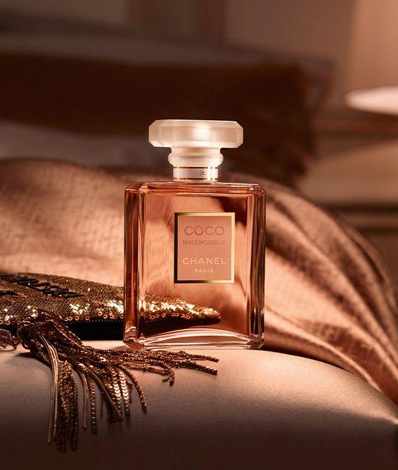 Топ-5 жіночих компліментарних парфумів, які зведуть з розуму чоловіків