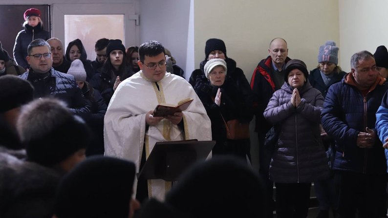 "Молились все". Провели в последний путь 5-летнего Велеса, умершего после удаления зубов