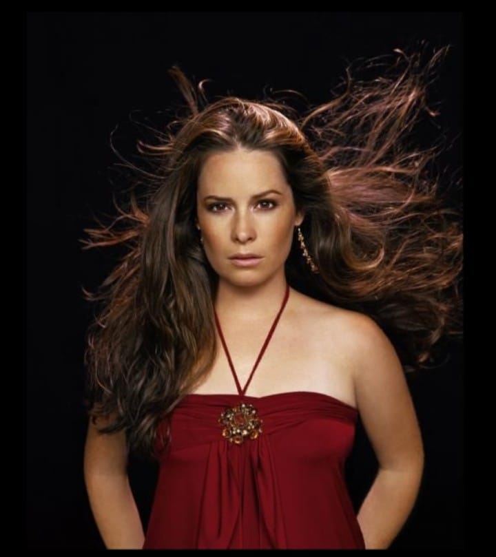 Зірку просто не впізнати. Як сьогодні виглядає Пайпер із серіалу "Всі жінки - відьми"