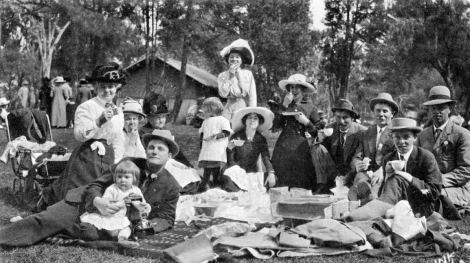 Як українці відзначали травневі свята 100 років тому: атмосферні фото