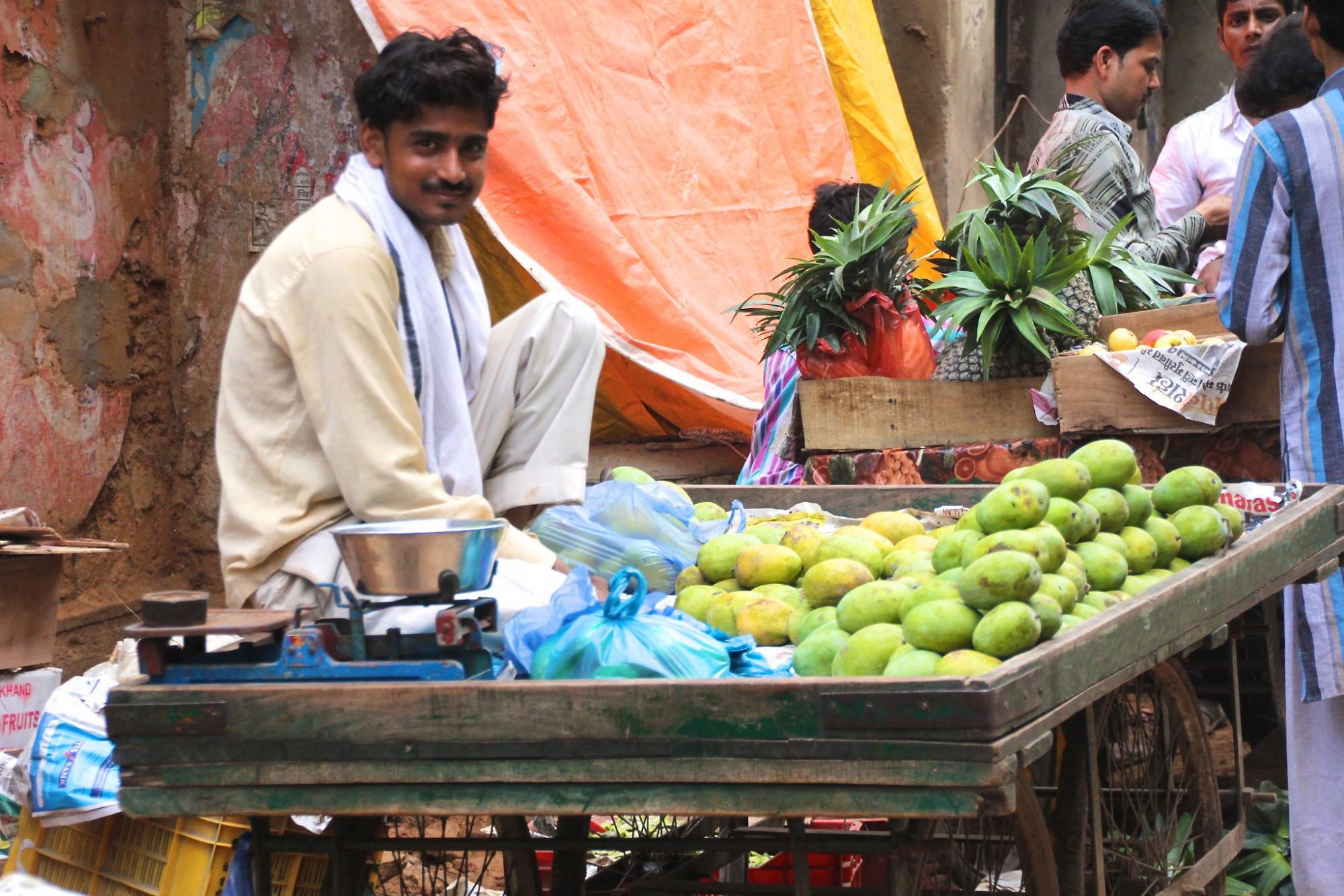"Нетоварное соседство". Как и чем торгуют между собой враждующие страны