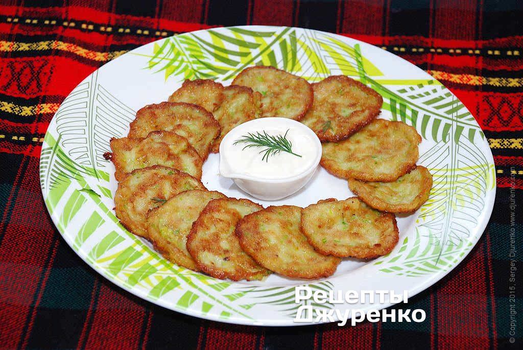 Кулинар раскрыл секрет вкуснейших кабачковых оладий: подавать только так!