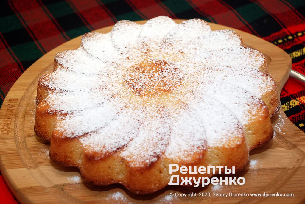 Кулинар поделился простым рецептом манника на кефире: недорого и бесподобно вкусно!