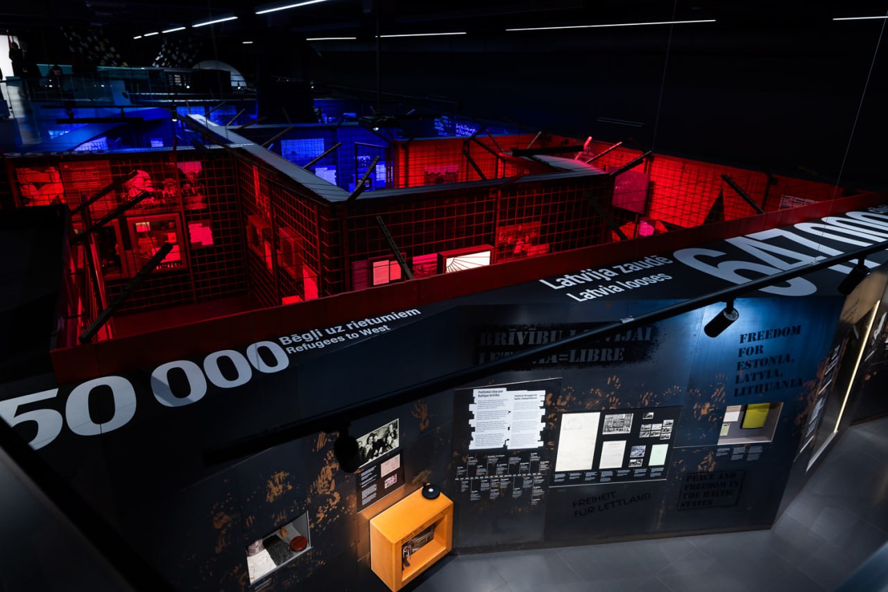 Елена Зеленская в латвийском музее оккупации показала, как носить черный брючный костюм (фото)