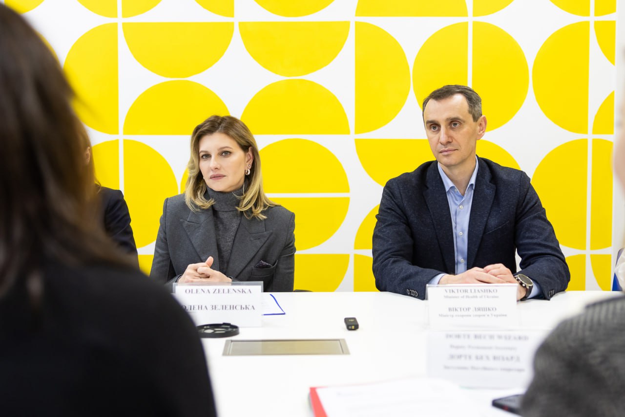 Олена Зеленська показала, як носити класичний костюм з цікавою формою брюк (фото)