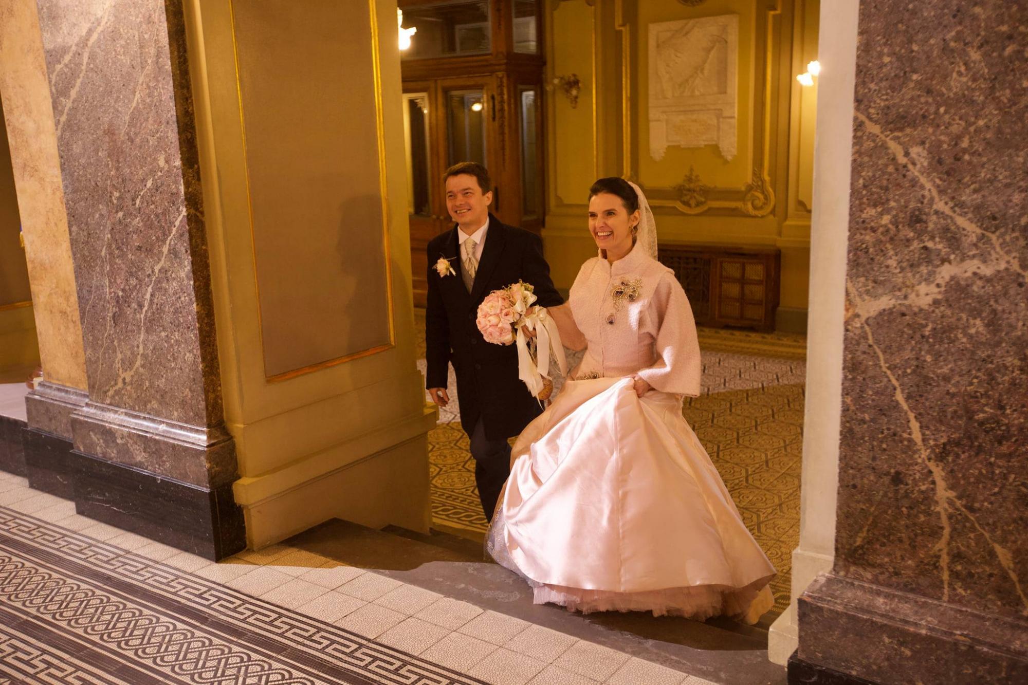 Появились красивые фото со свадьбы известного украинского дирижера Оксаны Лынив