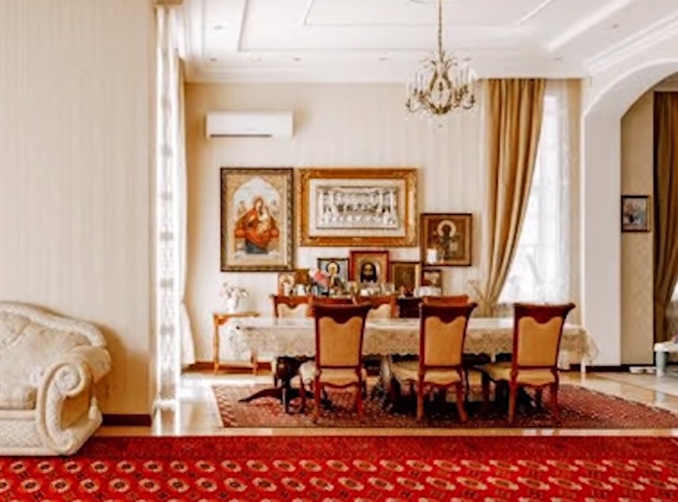 Безвкусица и претенциозность: в Киеве показали дома за миллионы долларов со спорным дизайном (фото)