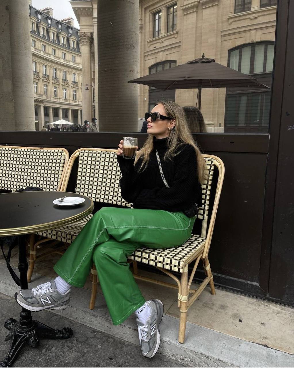 Стиліст розповіла, як правильно підібрати шкіряні брюки, щоб залишатися у тренді