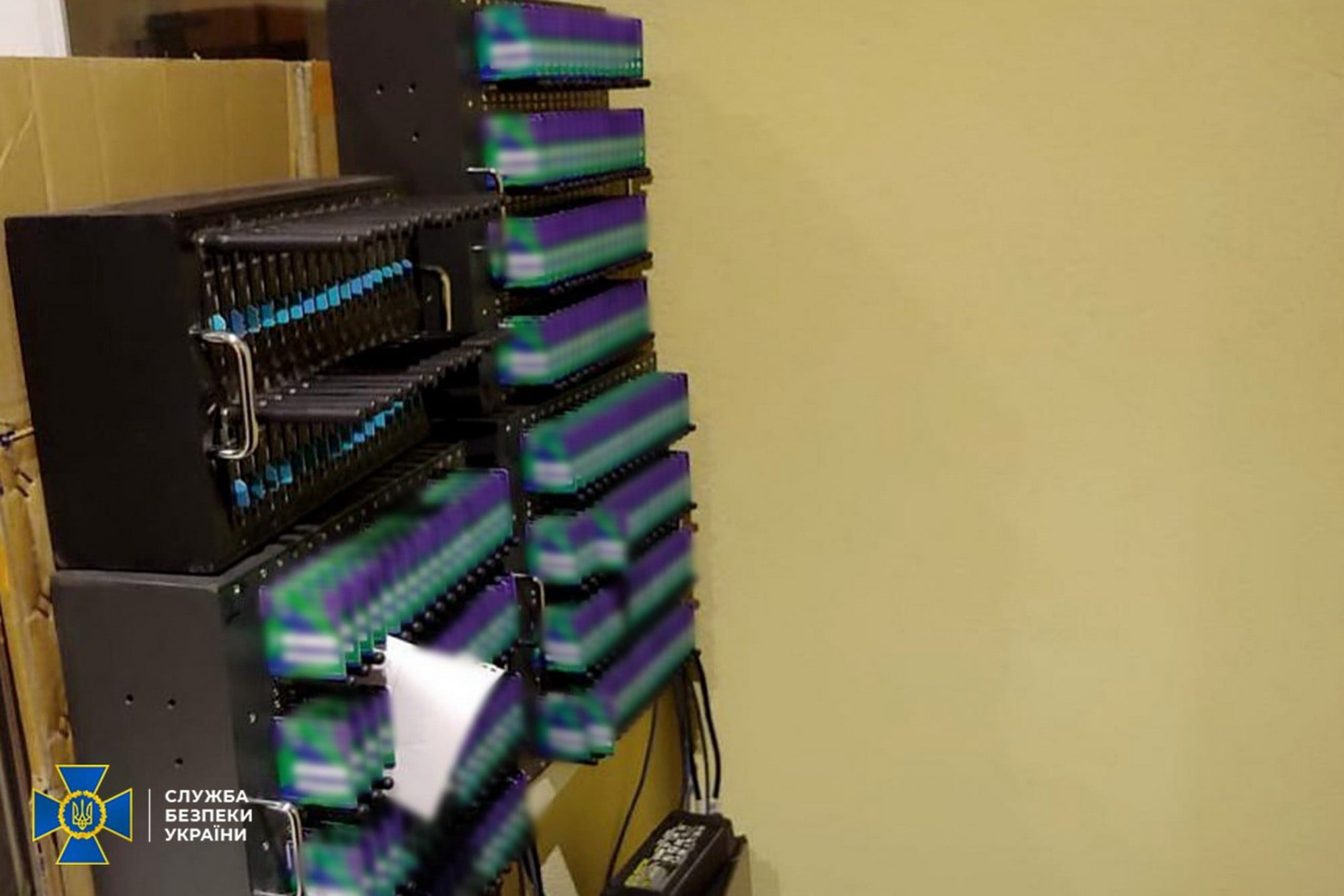 Распространяли фейки и "минировали" объекты: во Львове ликвидировали две ботофермы