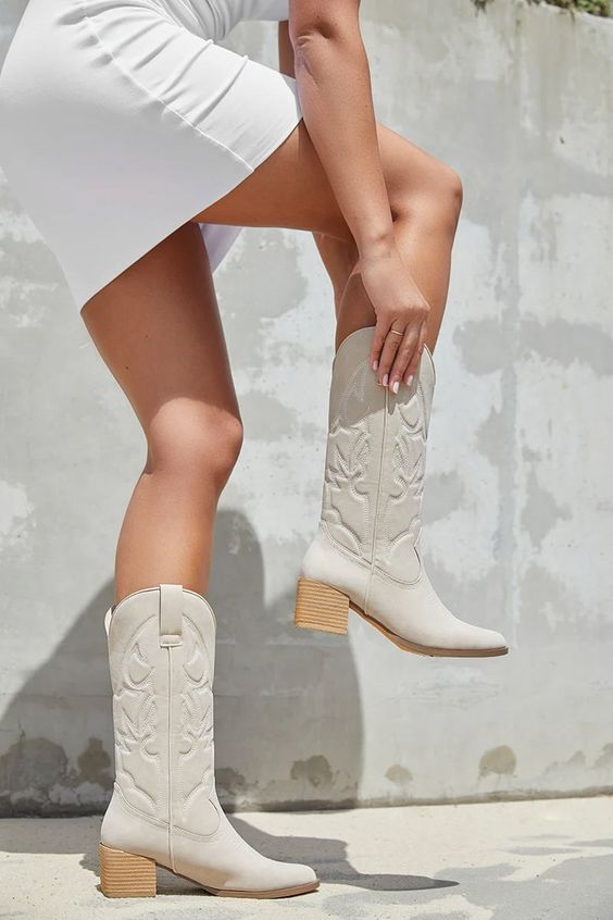 Ось яке взуття буде у тренді в сезоні весна-літо 2023: 5 крутих моделей