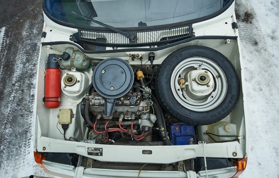 В салоне, под полом, в моторном отсеке: автомобили, у которых вы не сможете найти запасное колесо