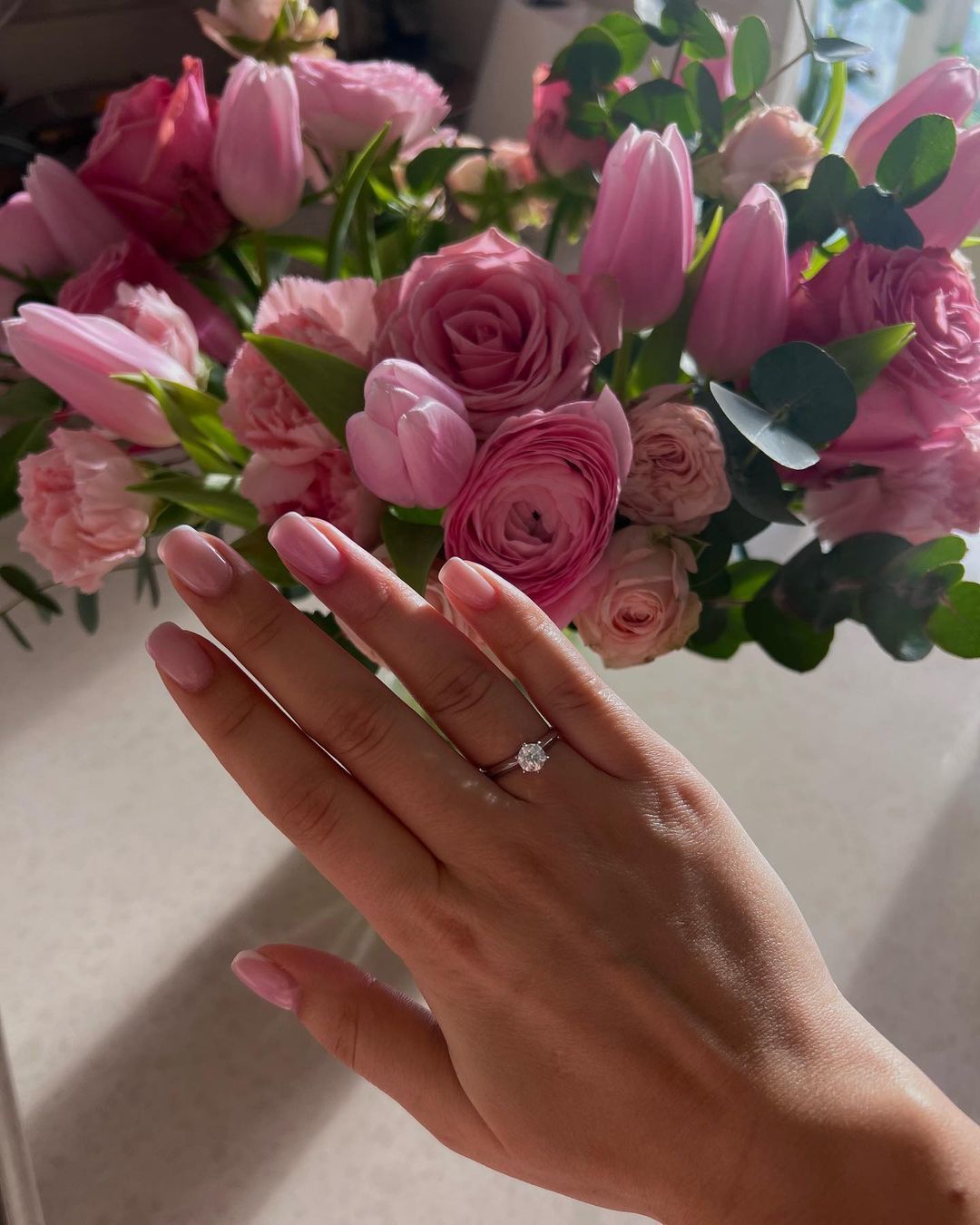 "Сиджу і плачу від щастя": відома українська акторка виходить заміж