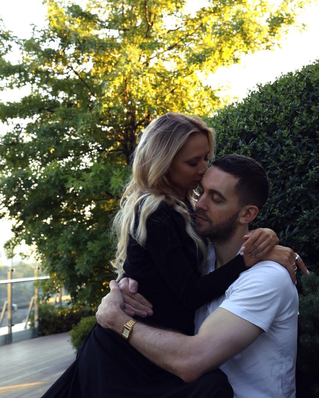 Зірка "Жіночого кварталу" розсекретила, чим займається її наречений-британець