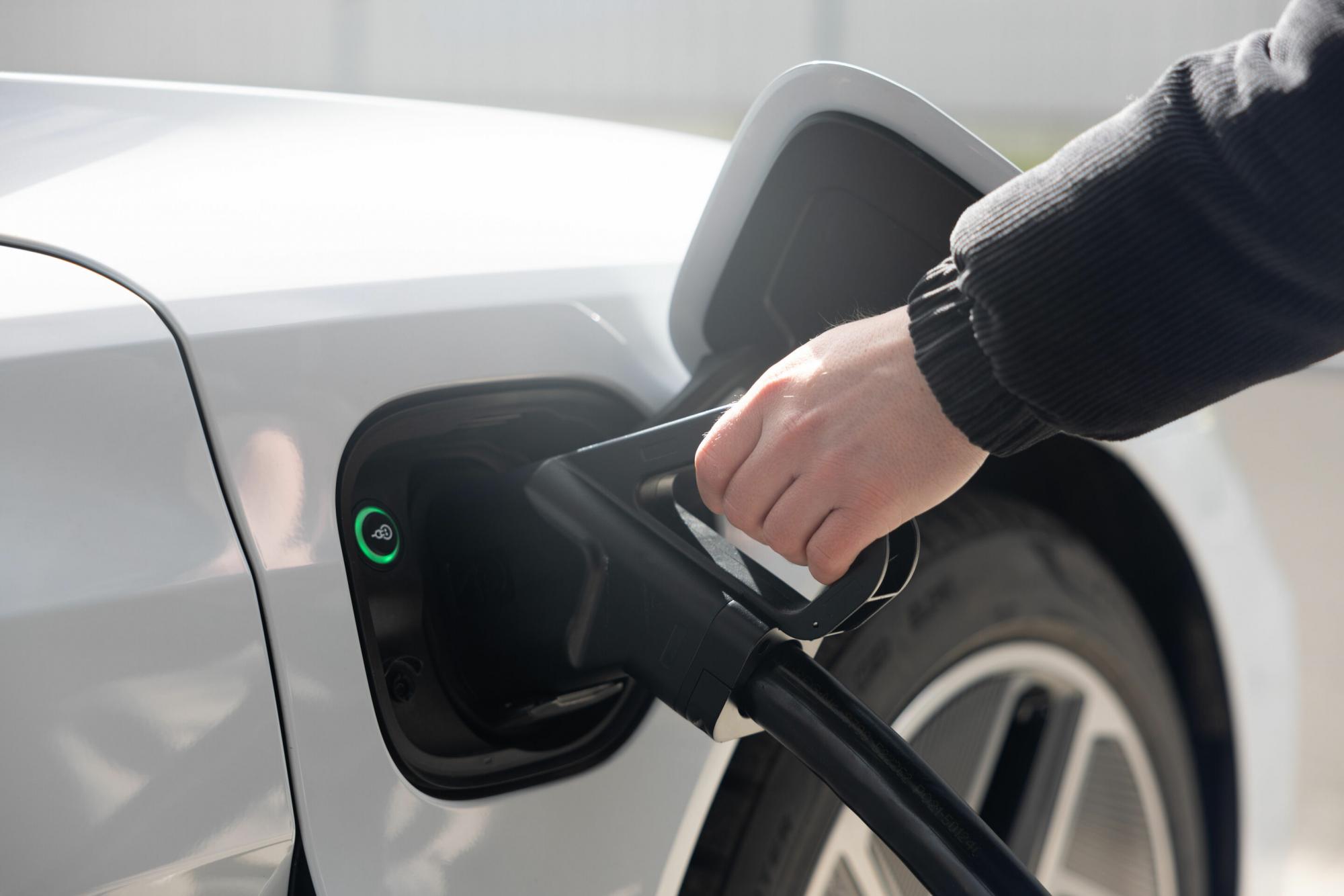 Стандарти кабелів для електромобілів: куди який підходить