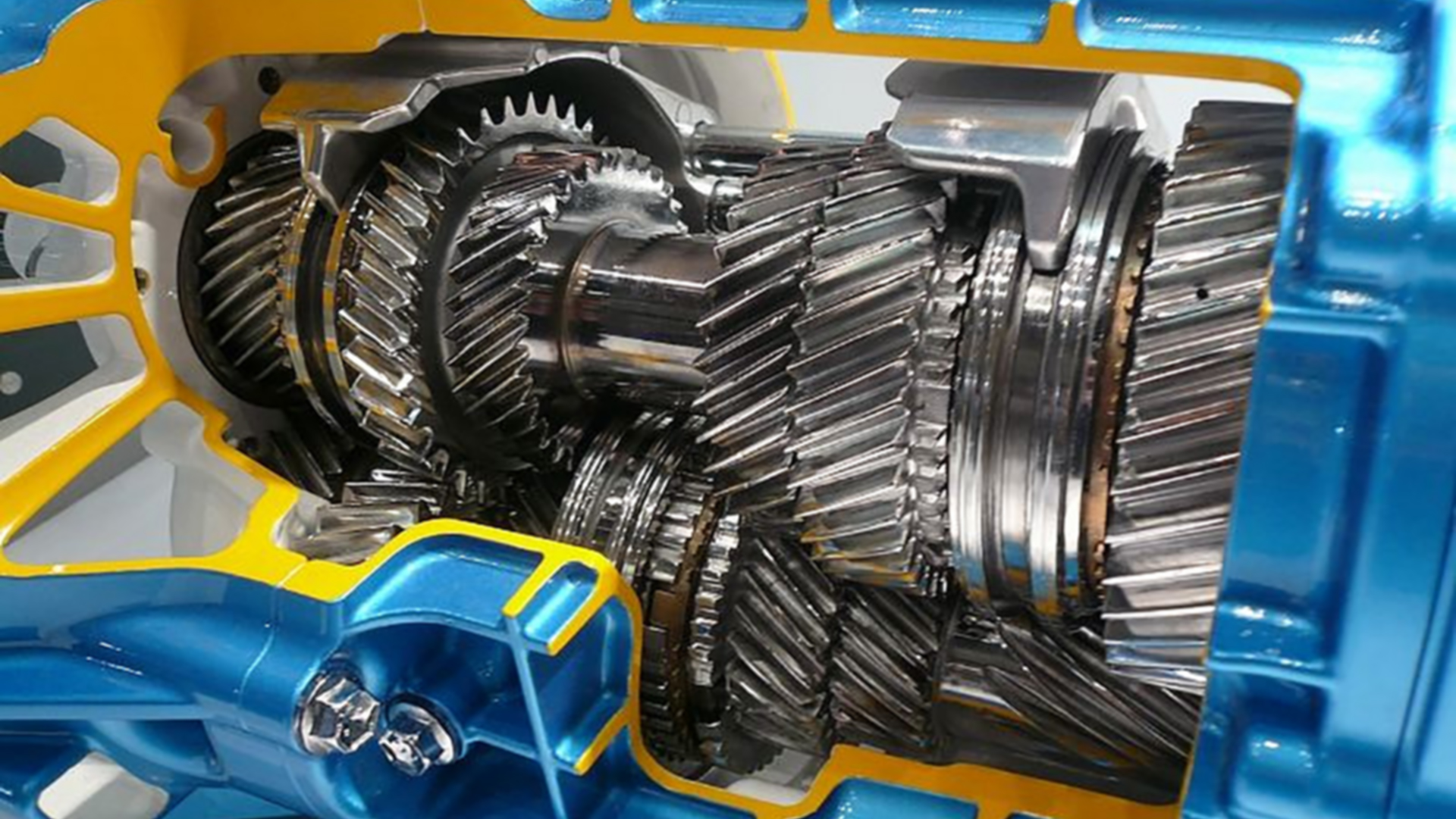 Чи варто купувати машину з механічною коробкою передач: за і проти