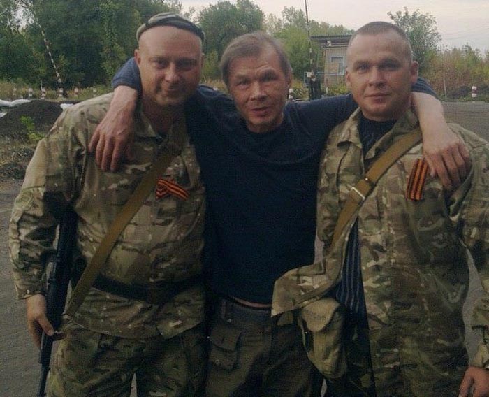 В оккупированный Донецк приехал известный российский актер и расселся в отеле с сигаретой (фото)