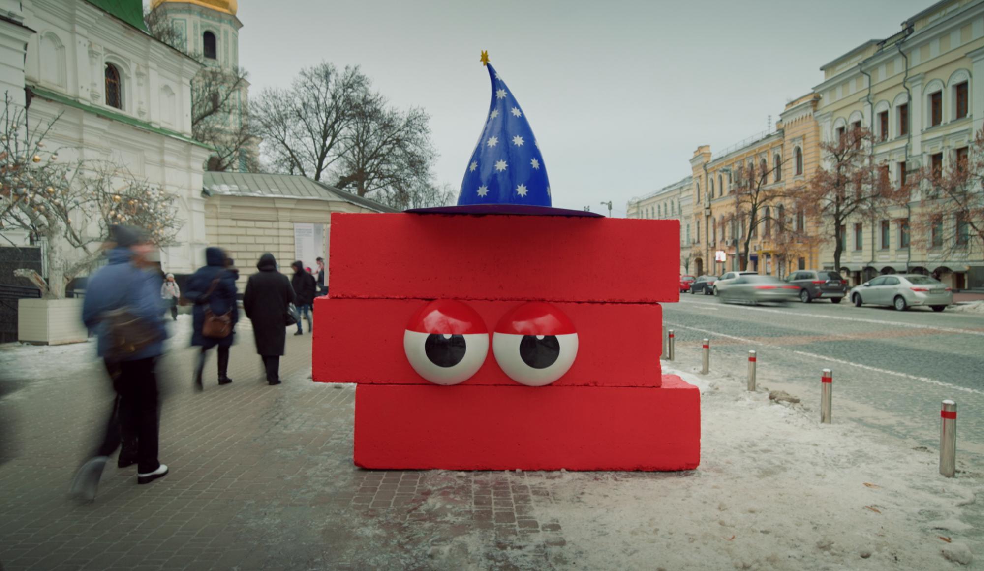 Київ усіяли "казкові" бетонні блоки: хто і навіщо це зробив