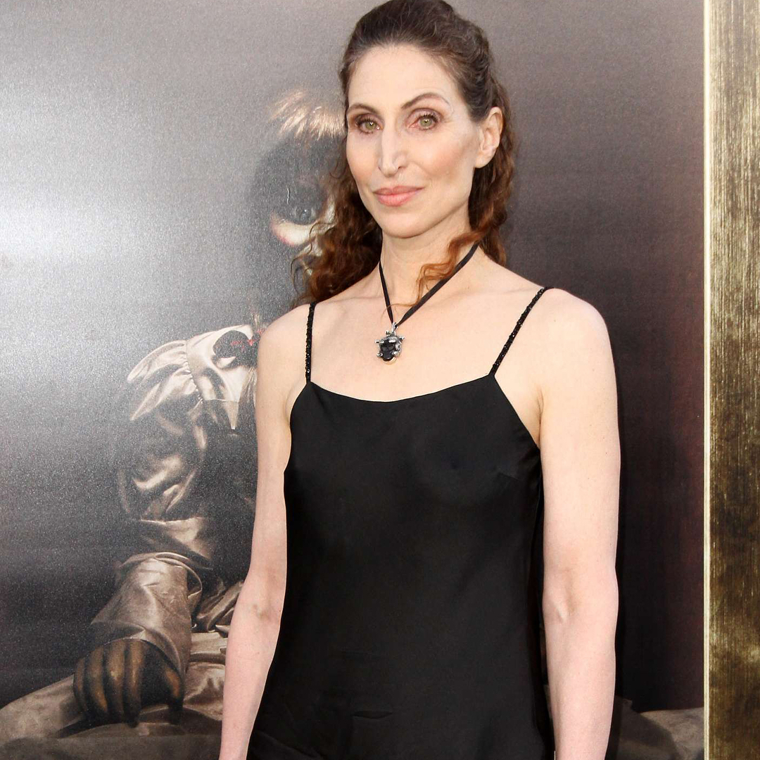 Як у реальному житті виглядає актриса, яка зіграла у фільмі "Монахиня" (фото)