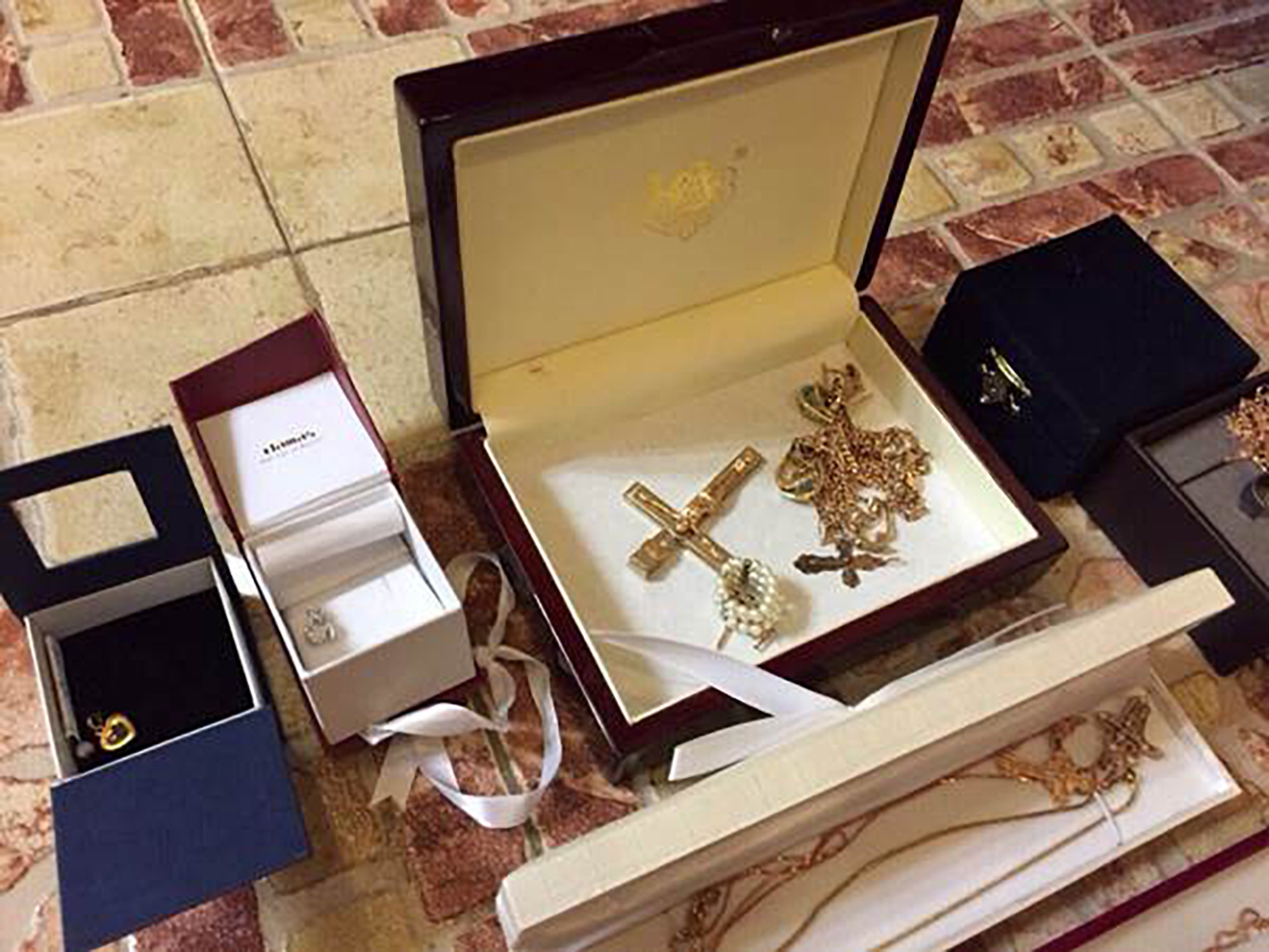 Янукович, Онищенко та "діамантові прокурори". Чому гучні корупційні справи так і закінчуються нічим