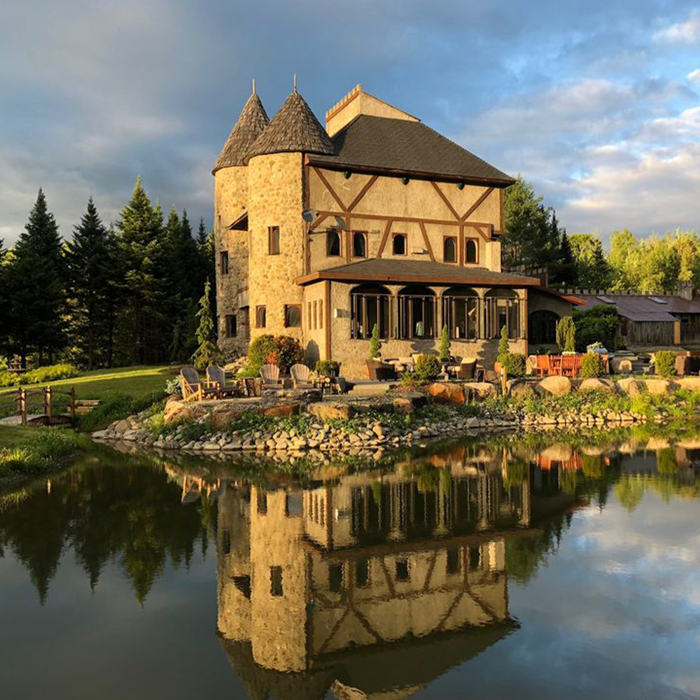 Дом-ракушка и ферма с привидениями: необычные дома для аренды по всему миру