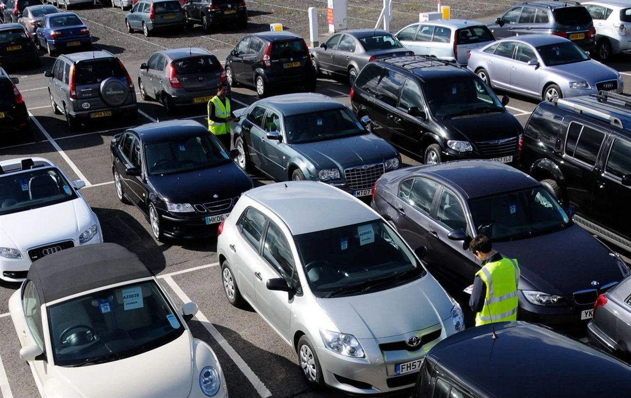 Абсолютный рекорд: в 2021 году в Украину ввезено полмиллиона подержанных авто