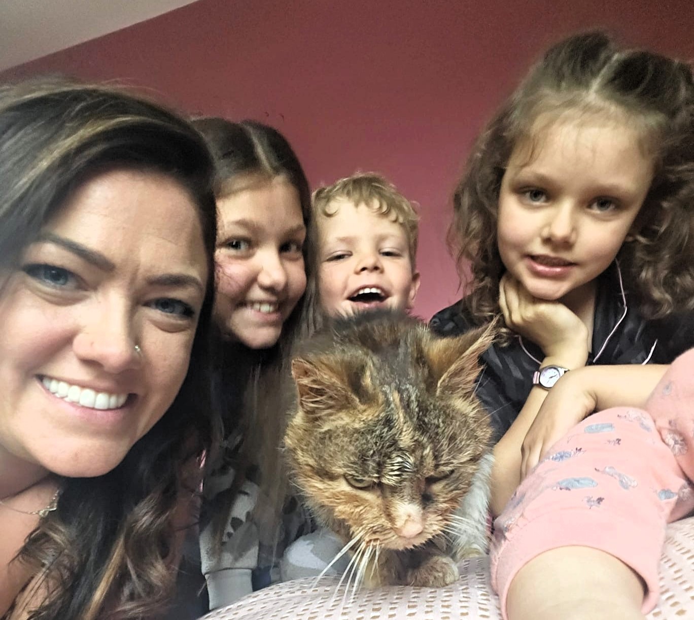 Вона зникла безвісти на 13 років і з'явилася, щоб попрощатися: зворушлива історія Мінкс